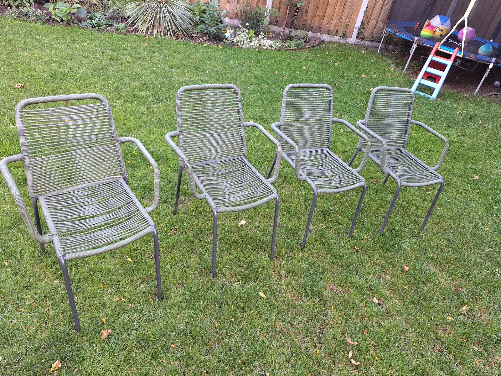 Tuinset: 4 stoelen en ronde tafel (opknapper), Ophalen of Verzenden, Gebruikt, Hout
