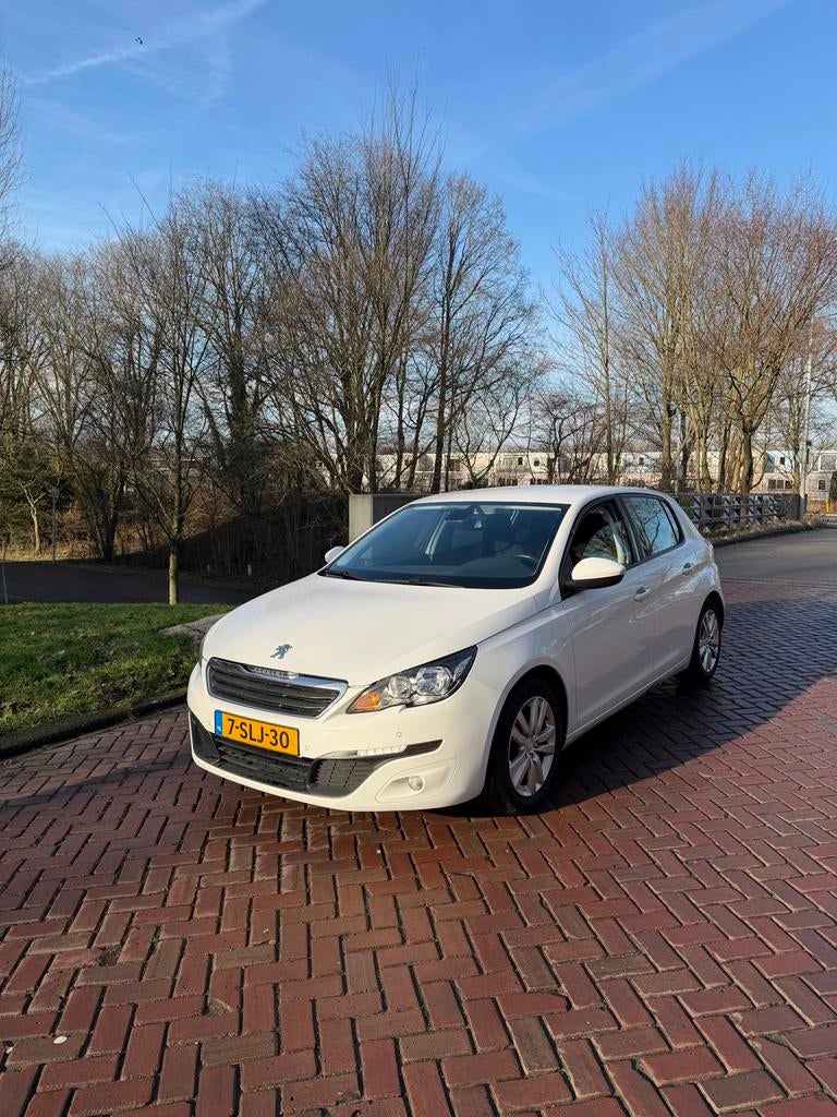 Peugeot 308 1.2VTI 60/82 5-D 2013 Wit, Auto's, Voorwielaandrijving, 40 €/maand, 750 kg, 1199 cc