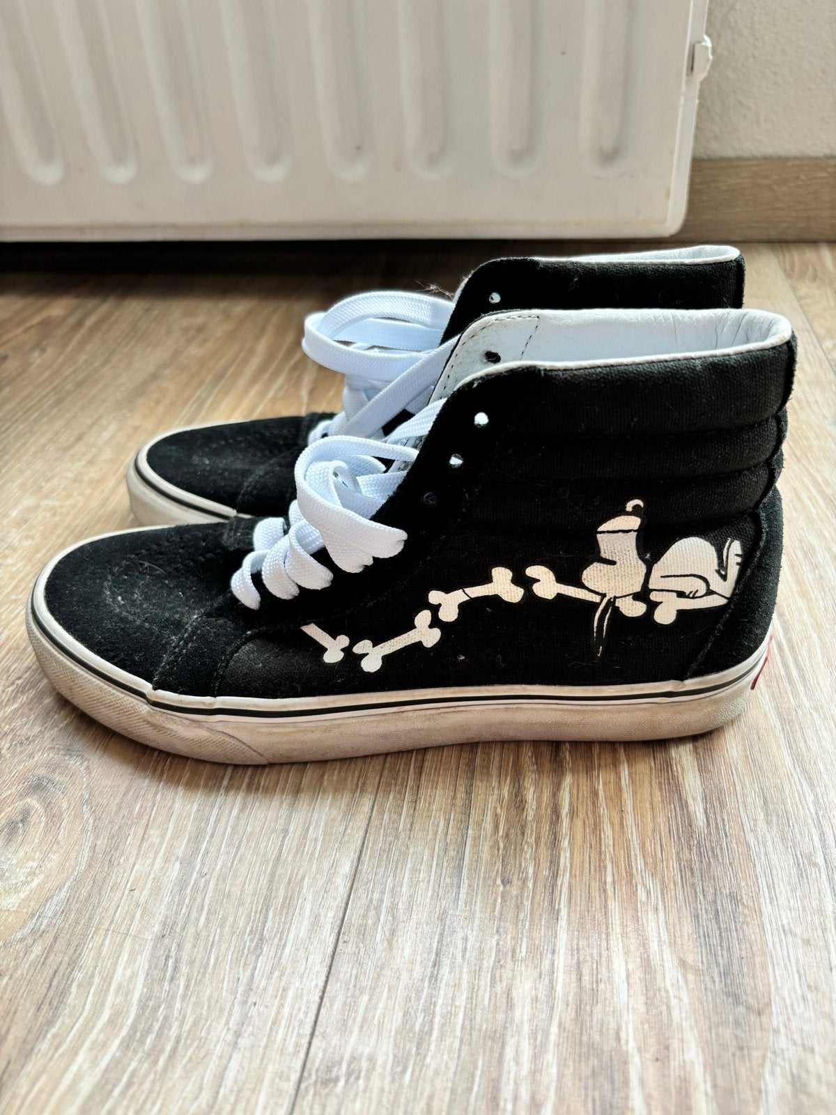 Vans Sk8-Hi Peanuts Snoopy & Woodstock sneakers - Maat 37, Ophalen of Verzenden, Gedragen, Zwart, Sneakers of Gympen