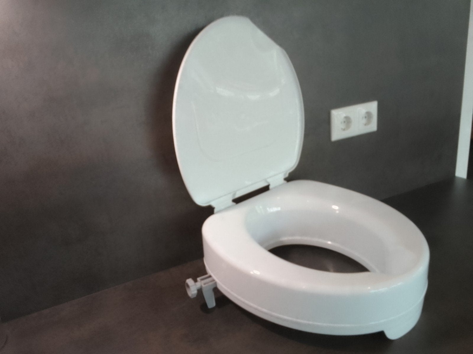 Toiletverhoger, Diversen, Ophalen
