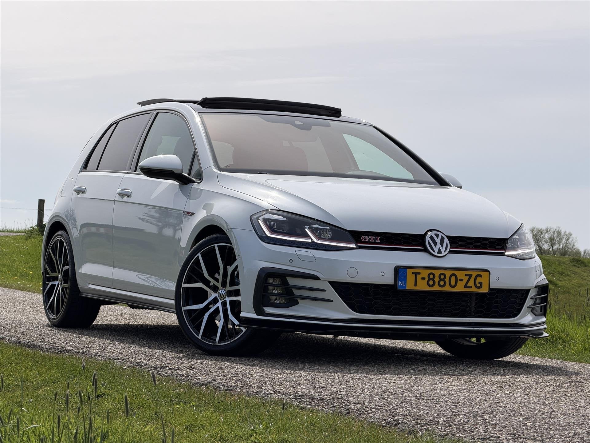 Volkswagen Golf 7.5 2.0 TSI GTI 300PK / Pano / Virtual Cockp, Stof, Gebruikt, Euro 6, 4 cilinders
