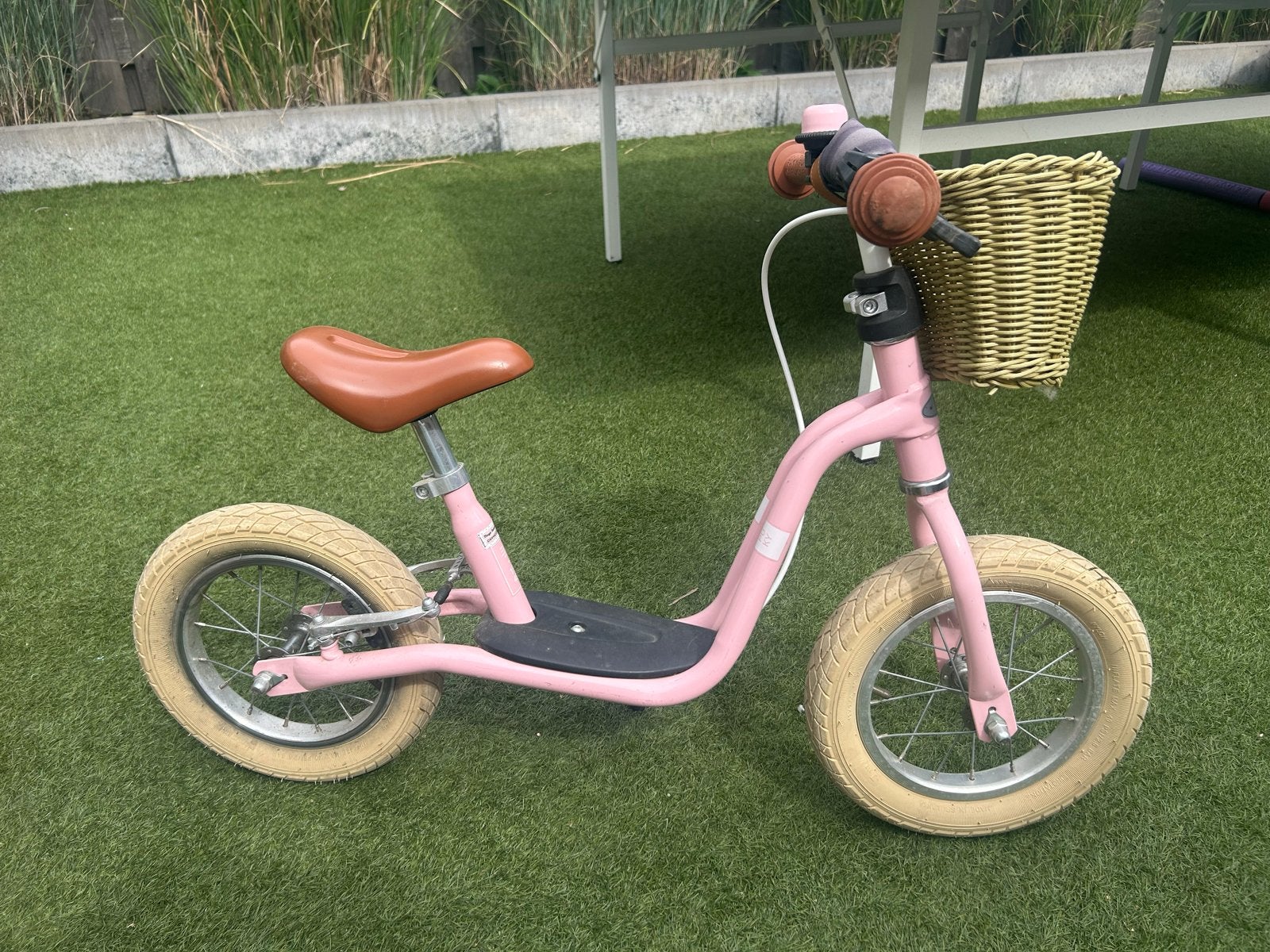 Roze Puky loopfiets met mandje, Ophalen, Gebruikt, Velgrem, Minder dan 16 inch