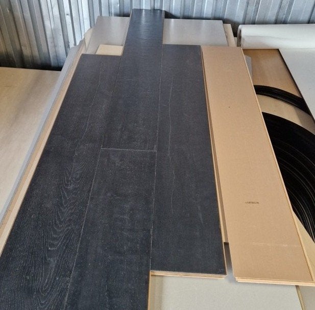 Circa 23,6 m2 laminaat Quick-Step Capture Zwartgeverfde eik., Ophalen, 10 tot 25 m², Zwart, Laminaat