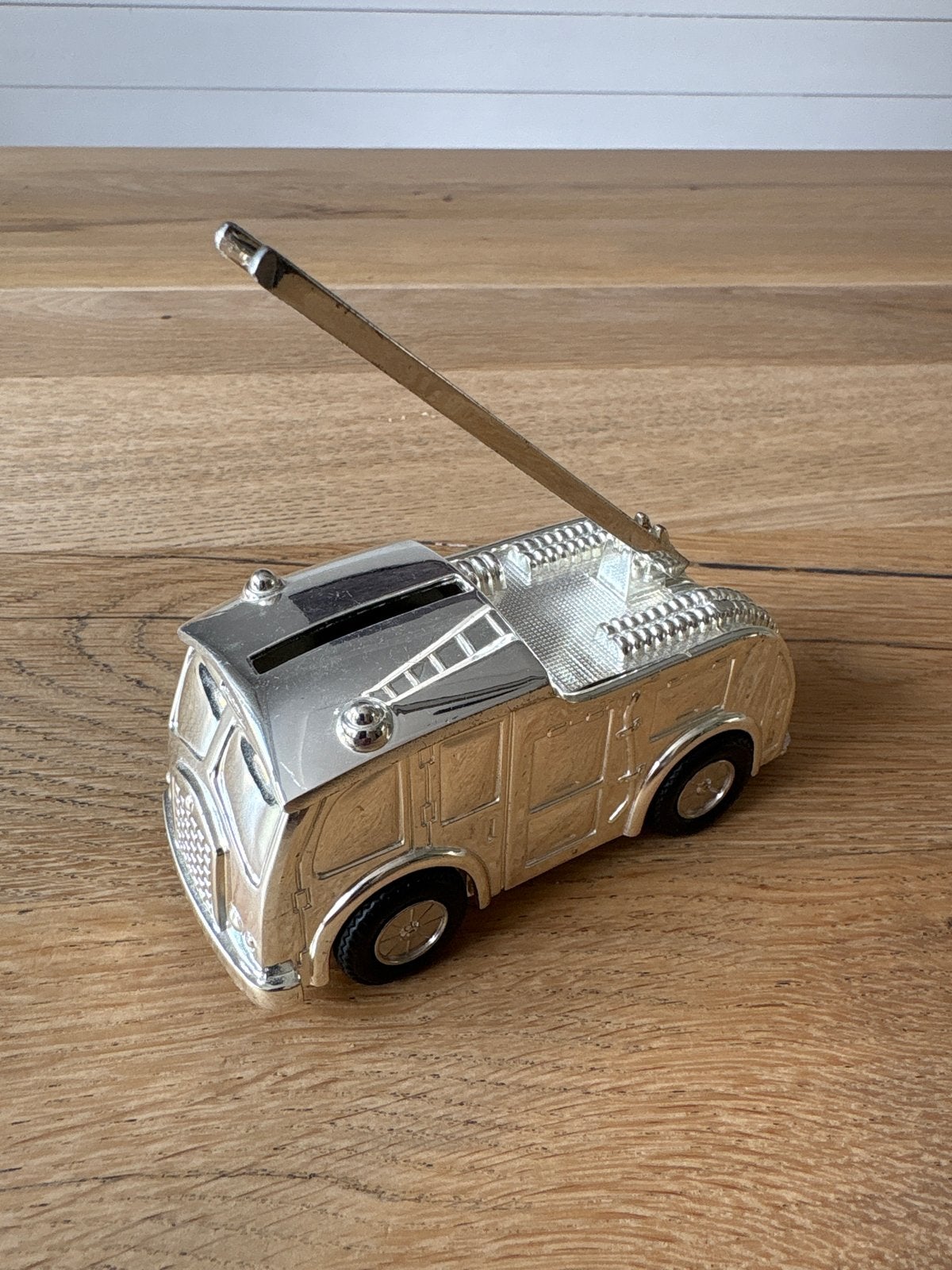 Verzilverde brandweerauto spaarpot, Ophalen of Verzenden, Nieuw, Overige materialen, Vervoermiddel