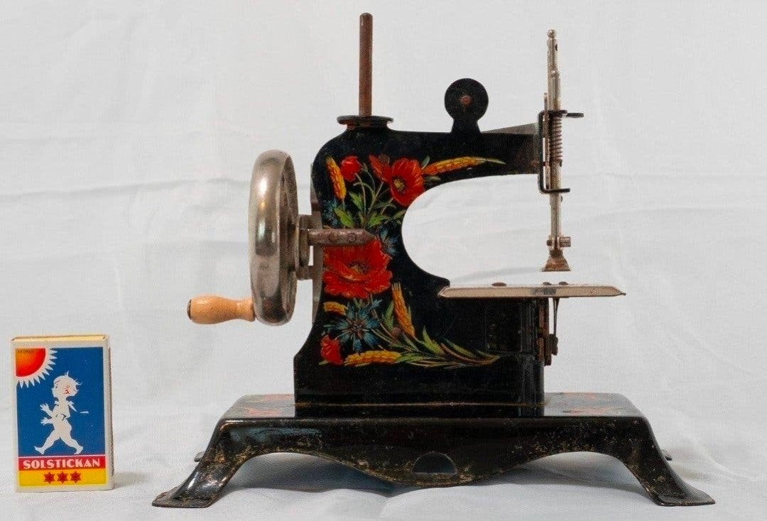 Antieke Casige speelgoednaaimachine, begin 20e eeuw, Antiek en Kunst, Ophalen of Verzenden