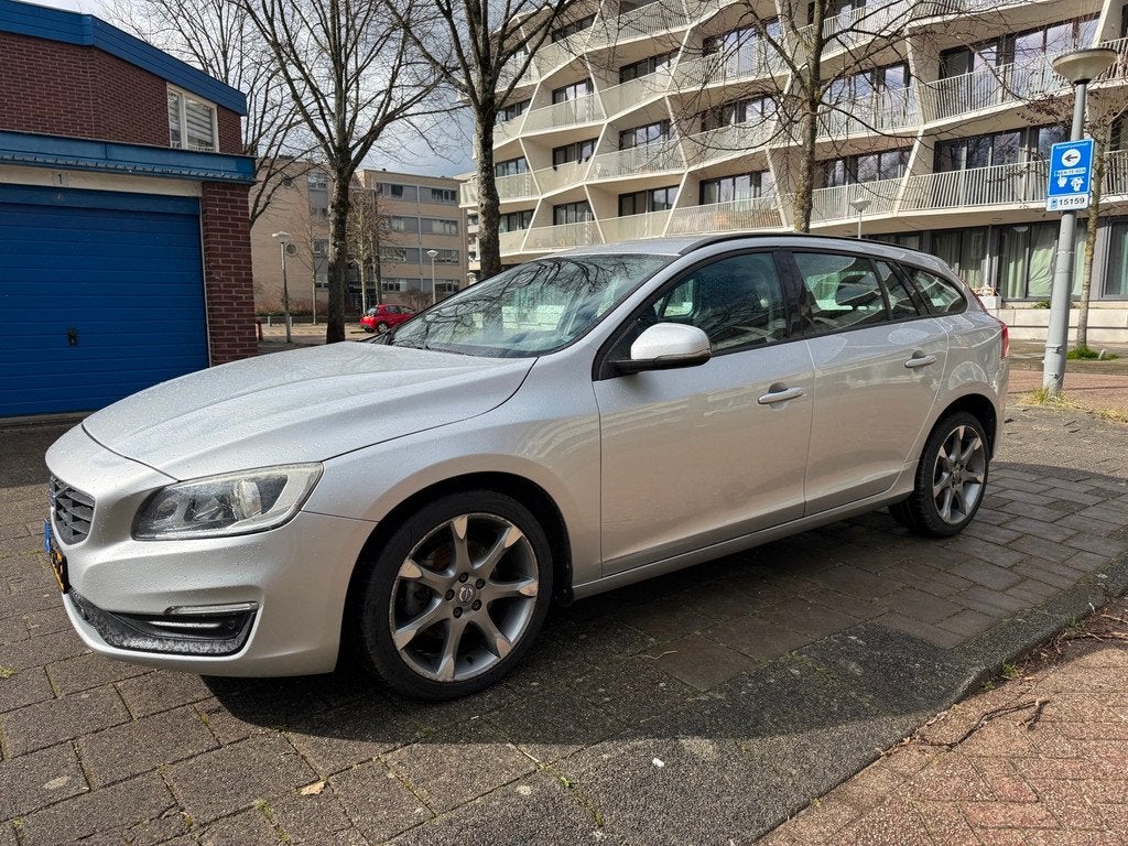 Volvo V60 2.0 D3 R-Design Euro 6 Cruise Climate, Auto's, Volvo, Voorwielaandrijving, Stof, Gebruikt, Euro 6