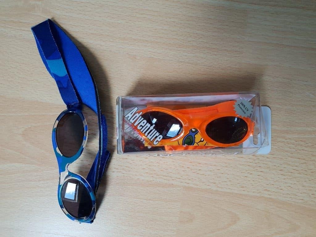 Zonnebril baby oranje nieuw in verpakking en blauw, Kinderen en Baby's, Ophalen of Verzenden, Nieuw