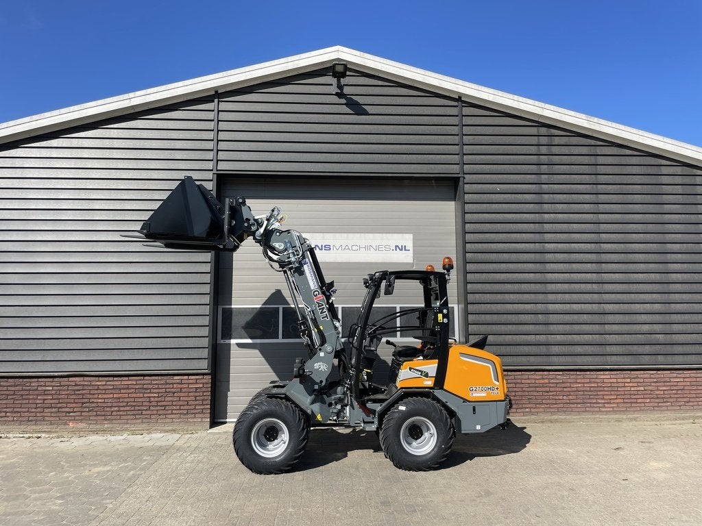 Giant G2700 TELE HD+ minishovel NIEUW €835 LEASE, Tobroco, Info@tobroco.nl, Sprendlingenstraat 57
5061 KM  Oisterwijk, NL, Wiellader of Shovel