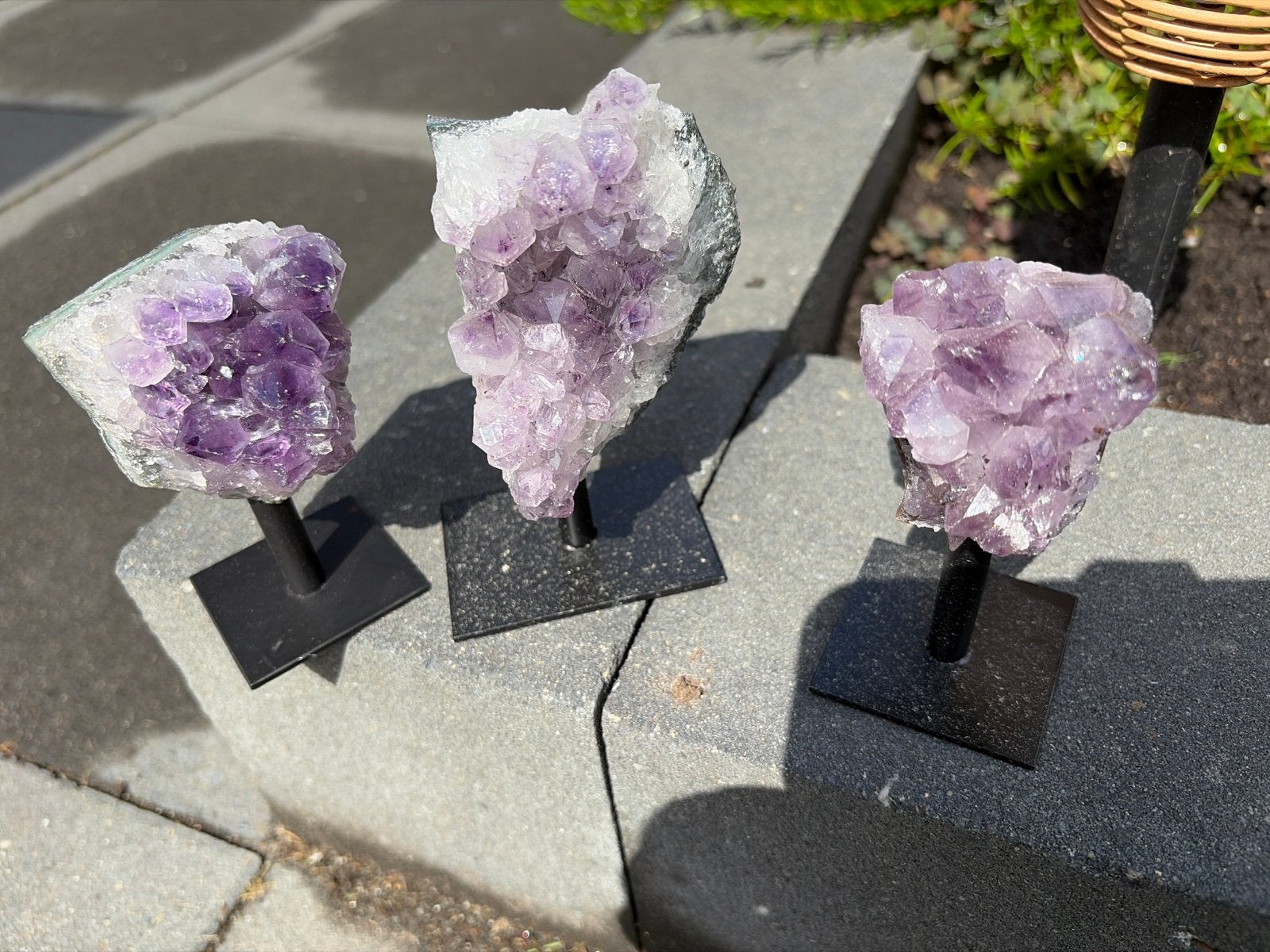 Prachtige Amethist Geodes op Standaard - Set van 3, Ophalen of Verzenden, Mineraal