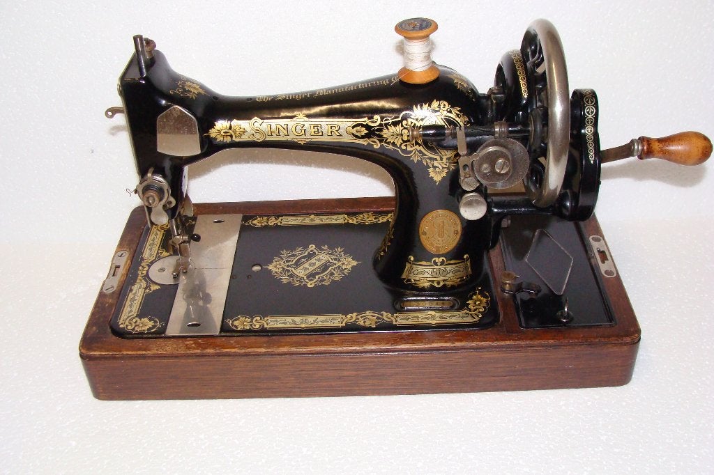 Antieke Singer Naaimachine met Serienummer EB308443, Ophalen