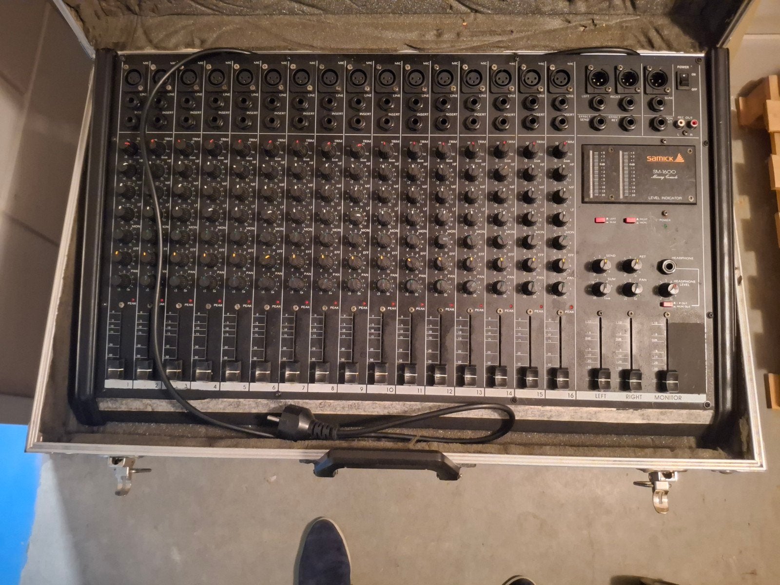 t.k.a. 16 kanaals mengtafel merk samick SM-1600, Muziek en Instrumenten, Mengpanelen, Ophalen, Gebruikt, 10 tot 20 kanalen