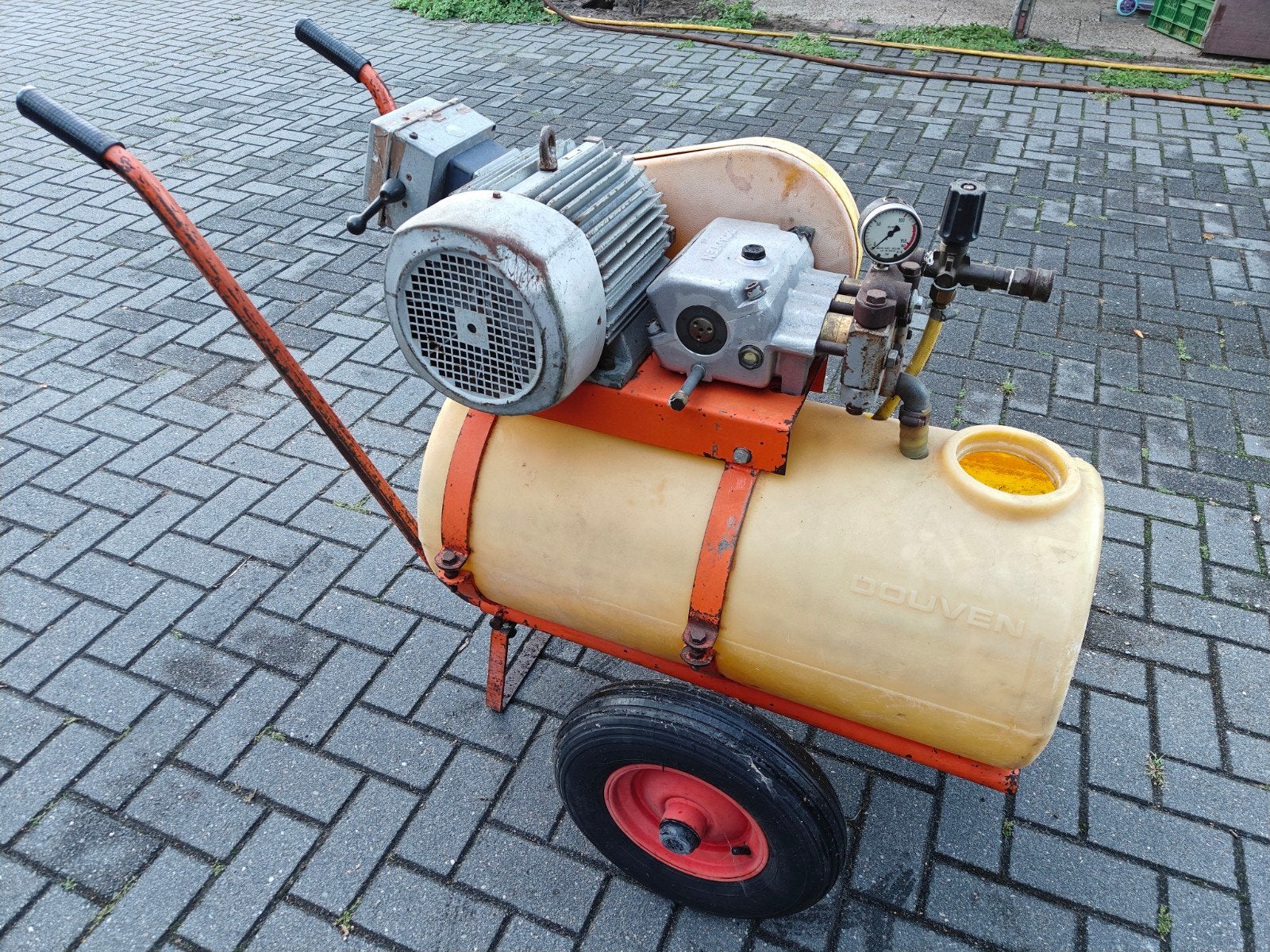 Defect - Douven Hogedrukspuit 18L/min 120 bar met watertank, Ophalen of Verzenden