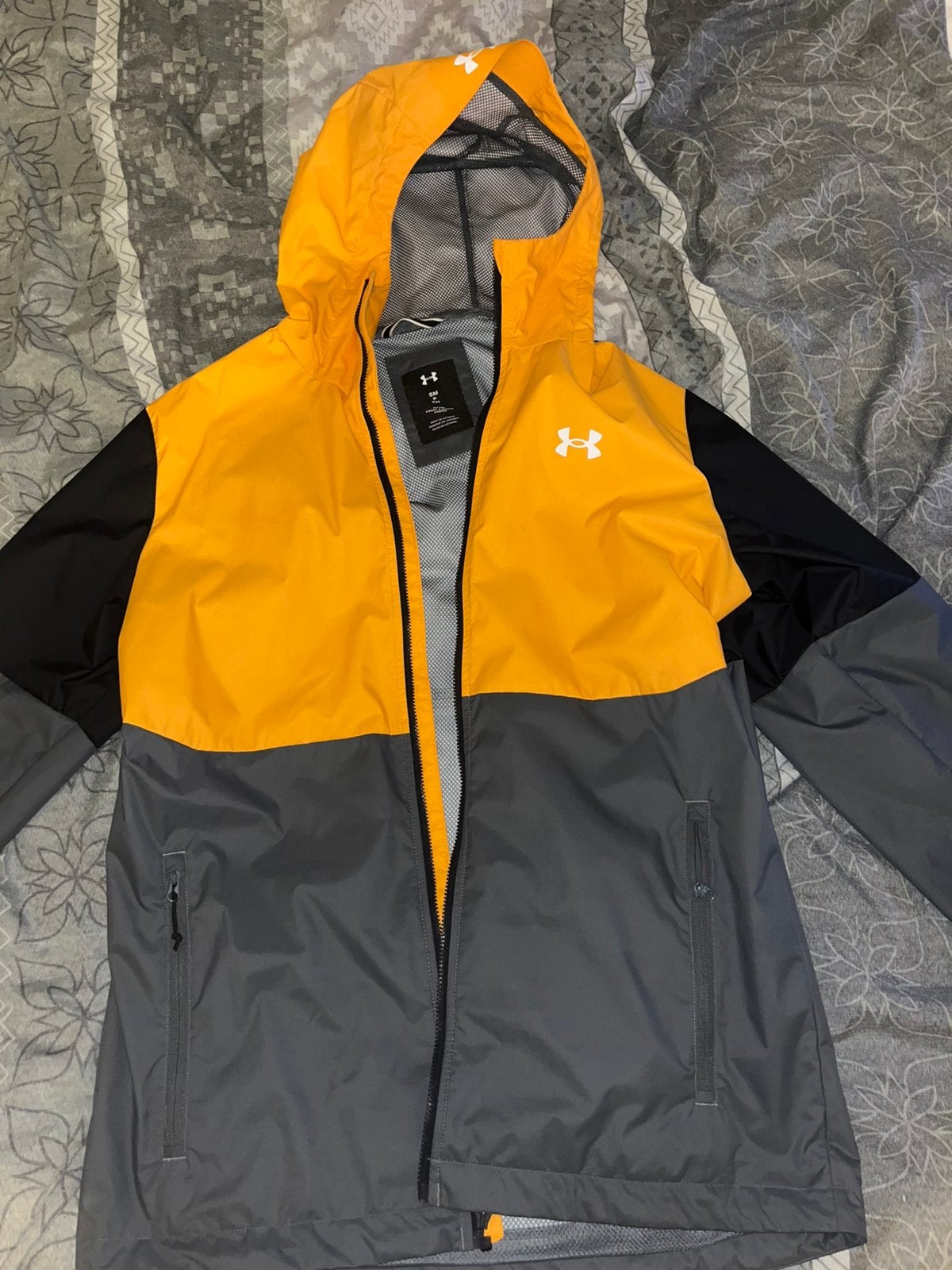 Under armour jas maat M in zeer goede staat, Ophalen, Zo goed als nieuw, Jack