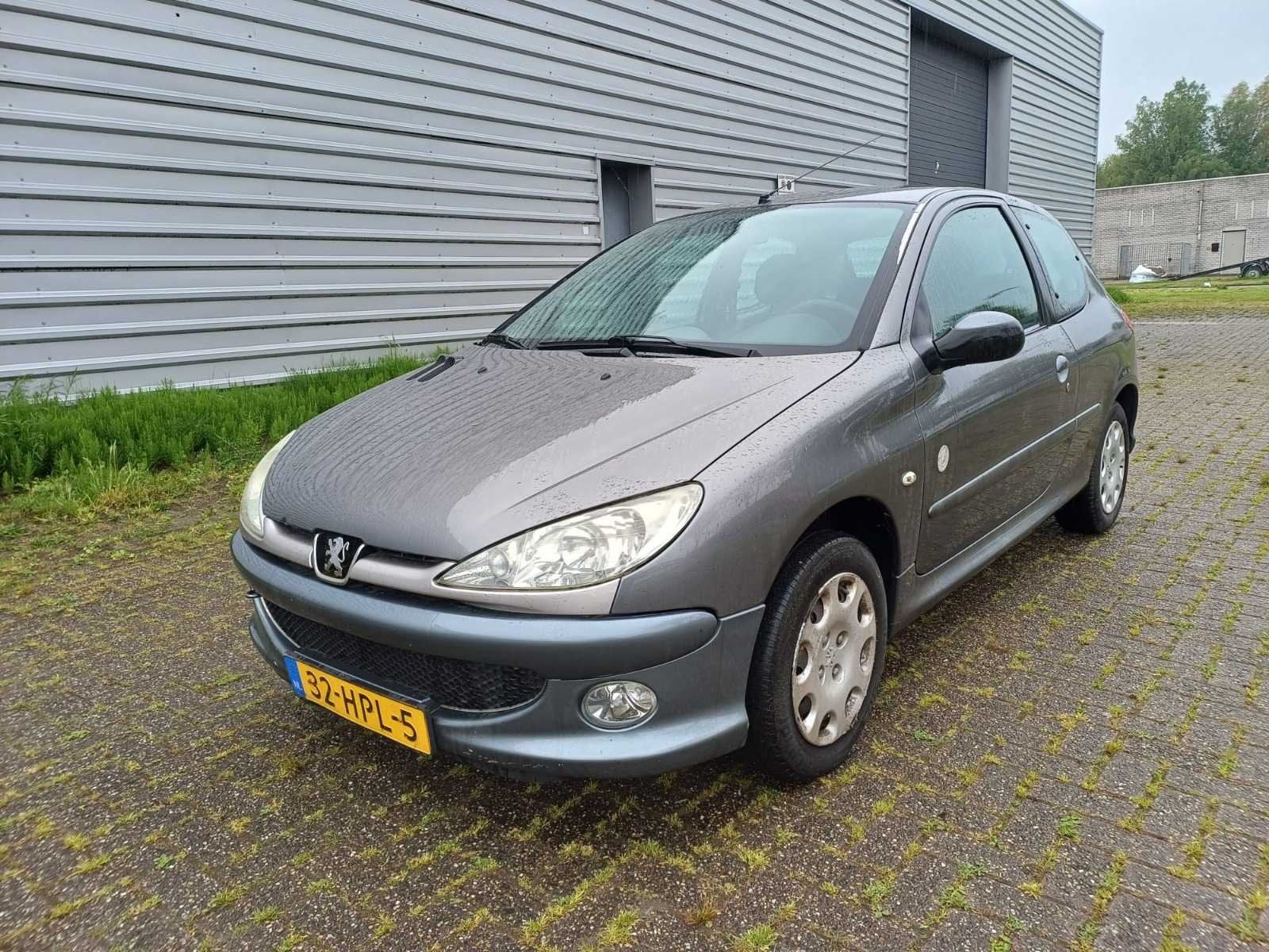 Peugeot 206 1.4 Génération, 32-HPL-5, Voorwielaandrijving, 31 €/maand, 4 cilinders, Origineel Nederlands