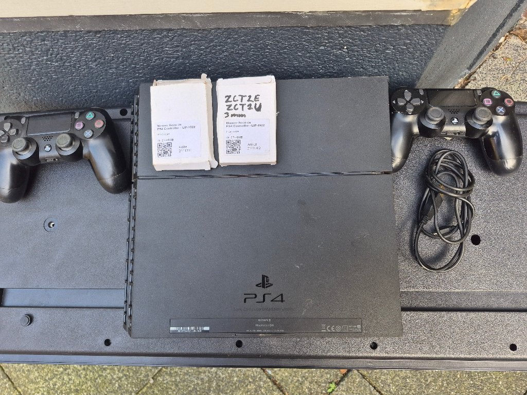 Playstation 4, incl. 2 controllers, batterijen en de kabels,, Spelcomputers en Games, Ophalen, Met 2 controllers, Original, Met harde schijf