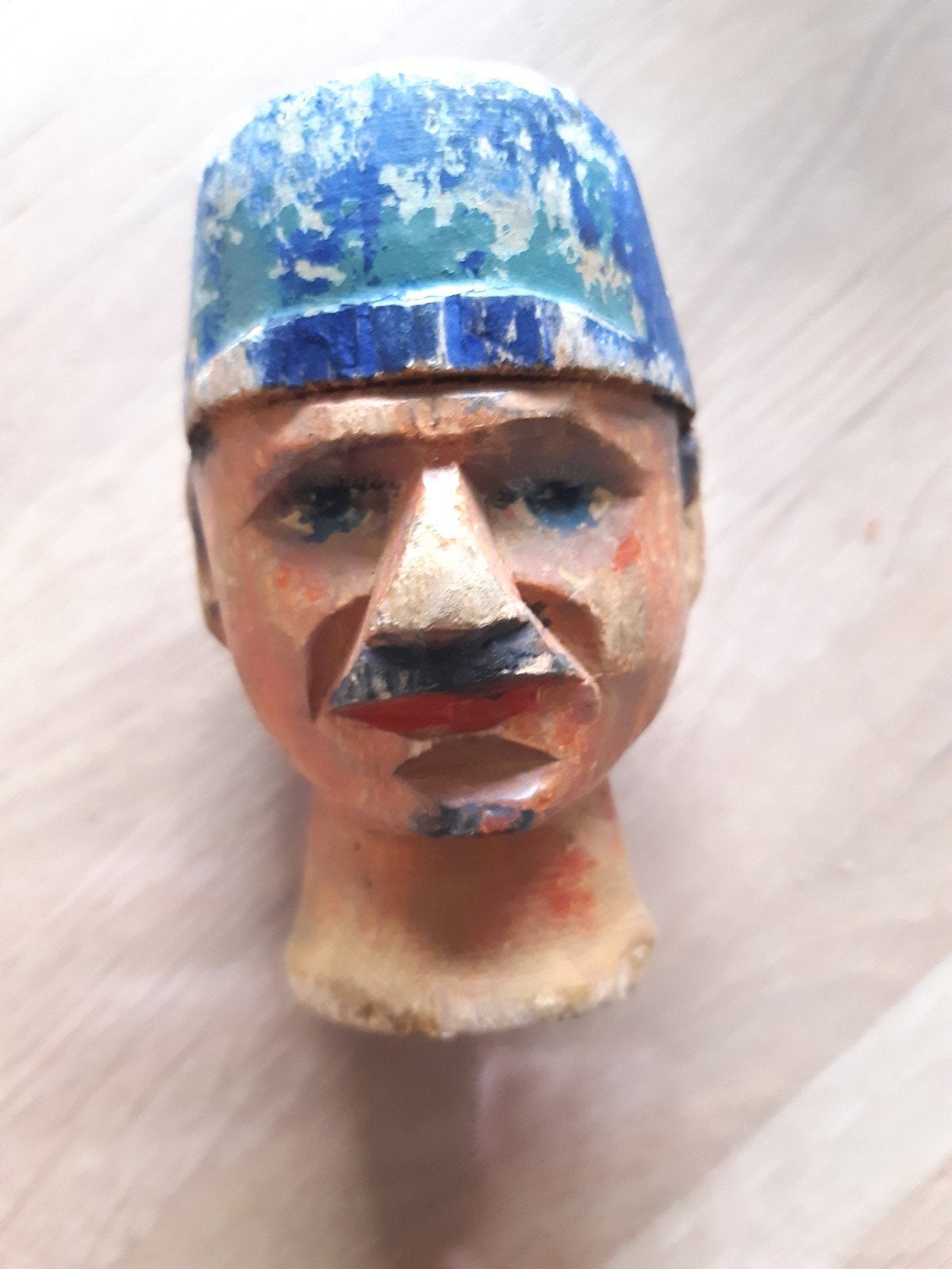 Houten poppenkastpop, Ophalen
