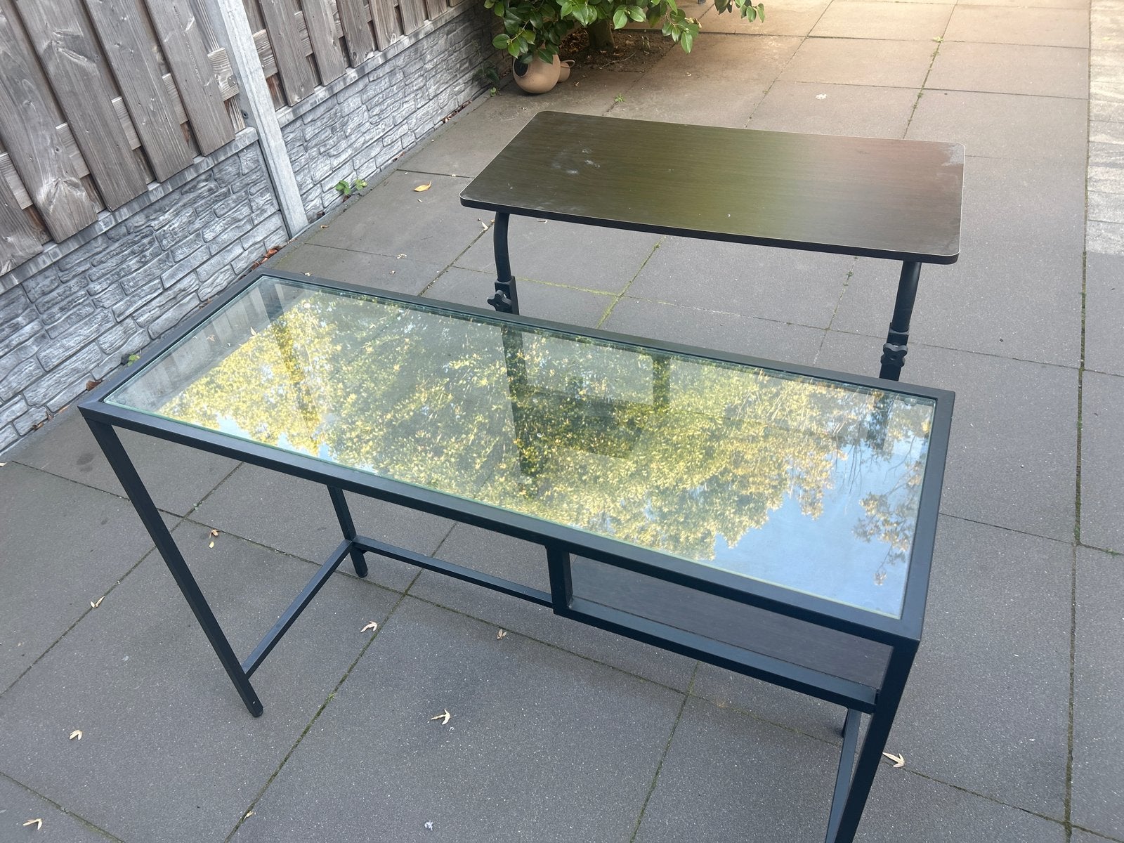 Glazen bijzettafel en houten tafel, Huis en Inrichting, Ophalen, Gebruikt, 100 tot 150 cm, Tot twee personen