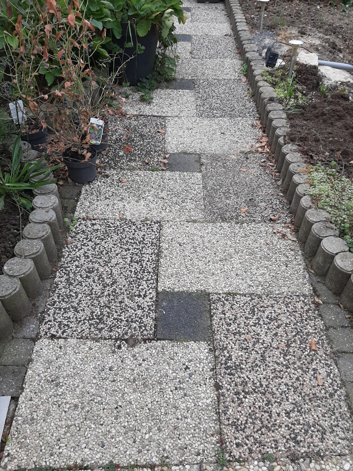 38 gebruikte grindtegels gratis af te halen, Ophalen, Gebruikt, Beton, Terrastegels