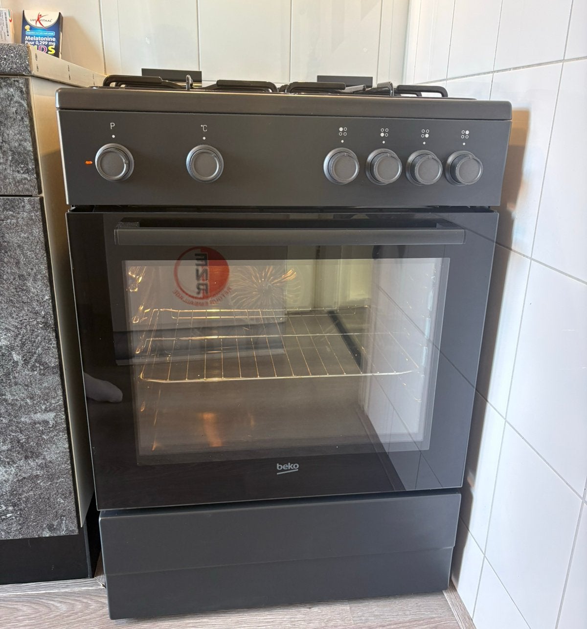Beko gasfornuis 11maanden oud (1-2AUG BESCHIKBAAR), Witgoed en Apparatuur, Fornuizen, Ophalen, 4 kookzones, Zo goed als nieuw