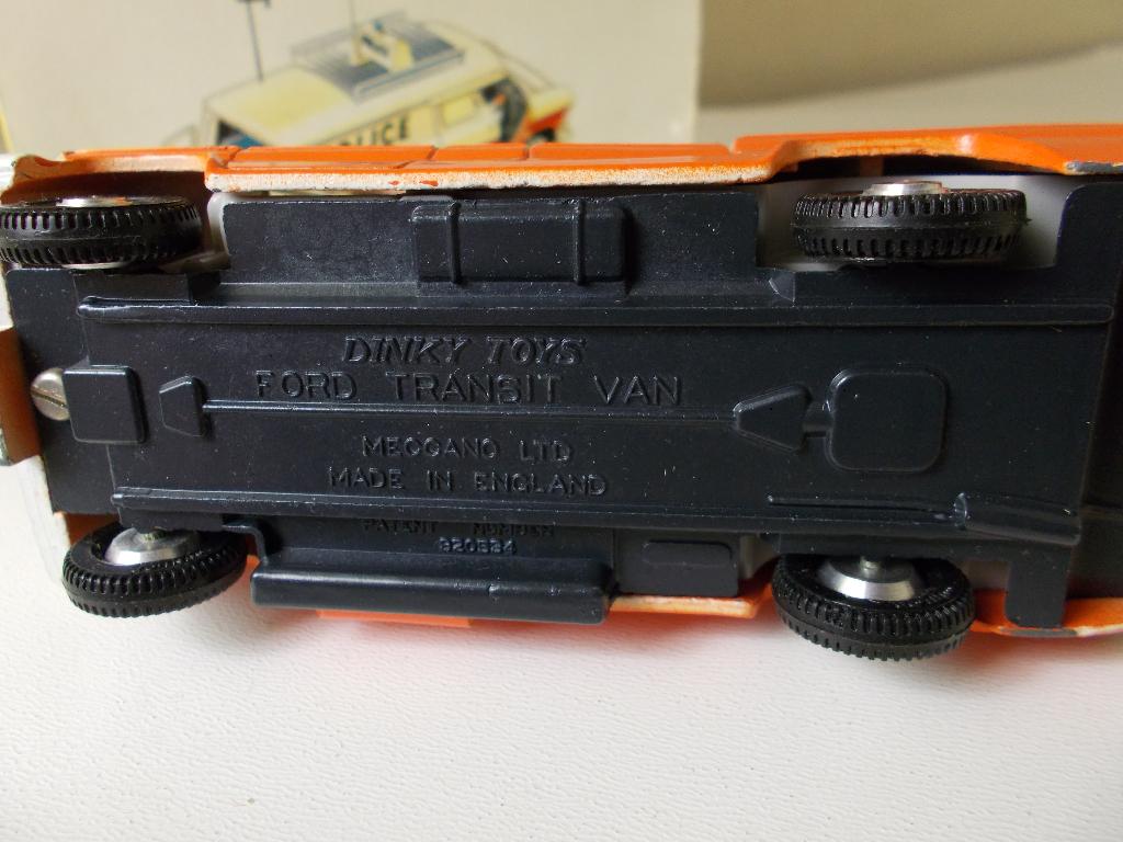1972 Dinky Toys 287 FORD TRANSIT POLICE ACCIDENT UNIT +DOOS!, Ophalen of Verzenden, Zo goed als nieuw, Bus of Vrachtwagen, Dinky Toys