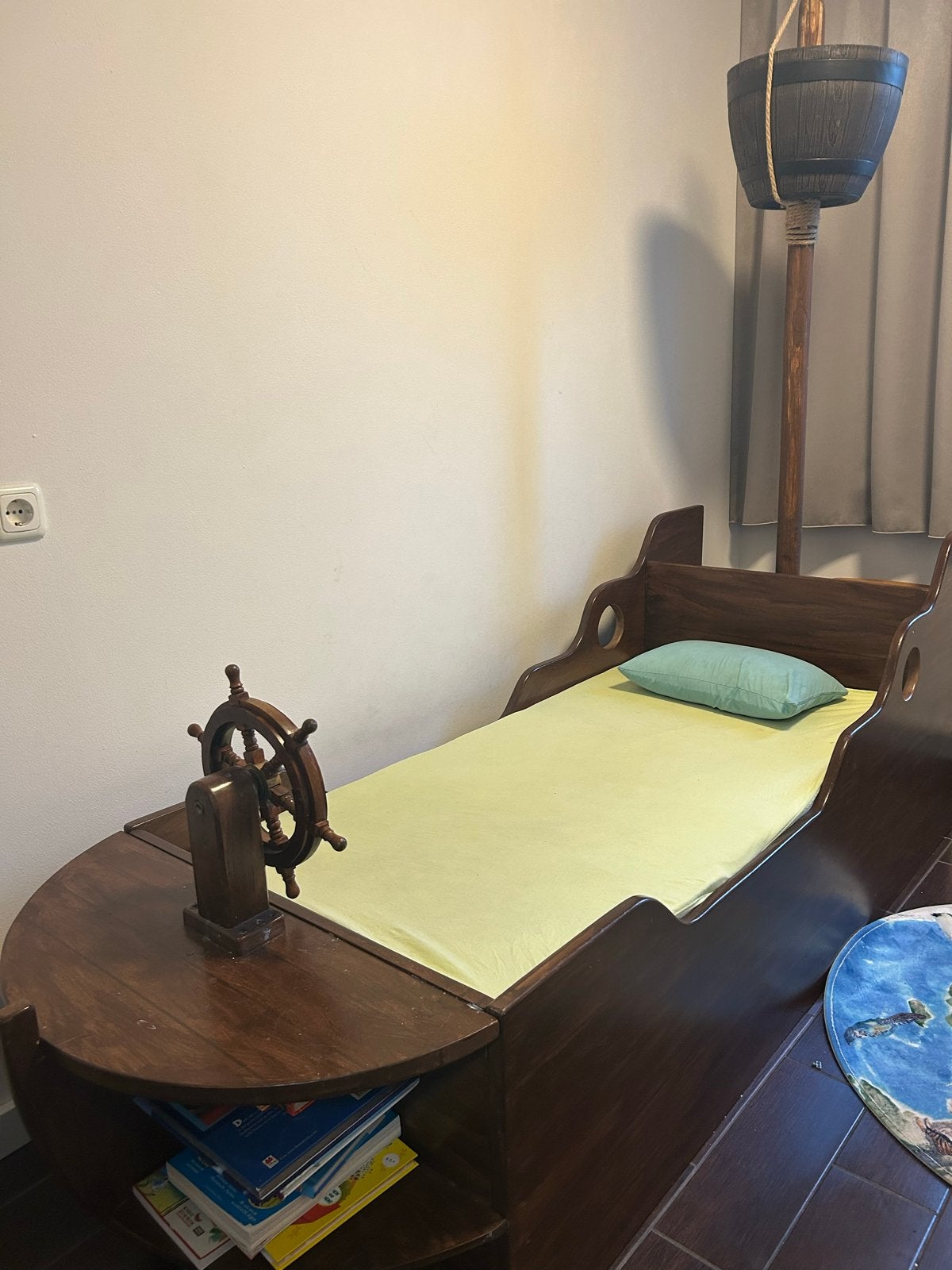 Uniek Piratenbed met Draaiend Stuur en Kraaiennest, Ophalen, Gebruikt, 70 tot 85 cm, Matras