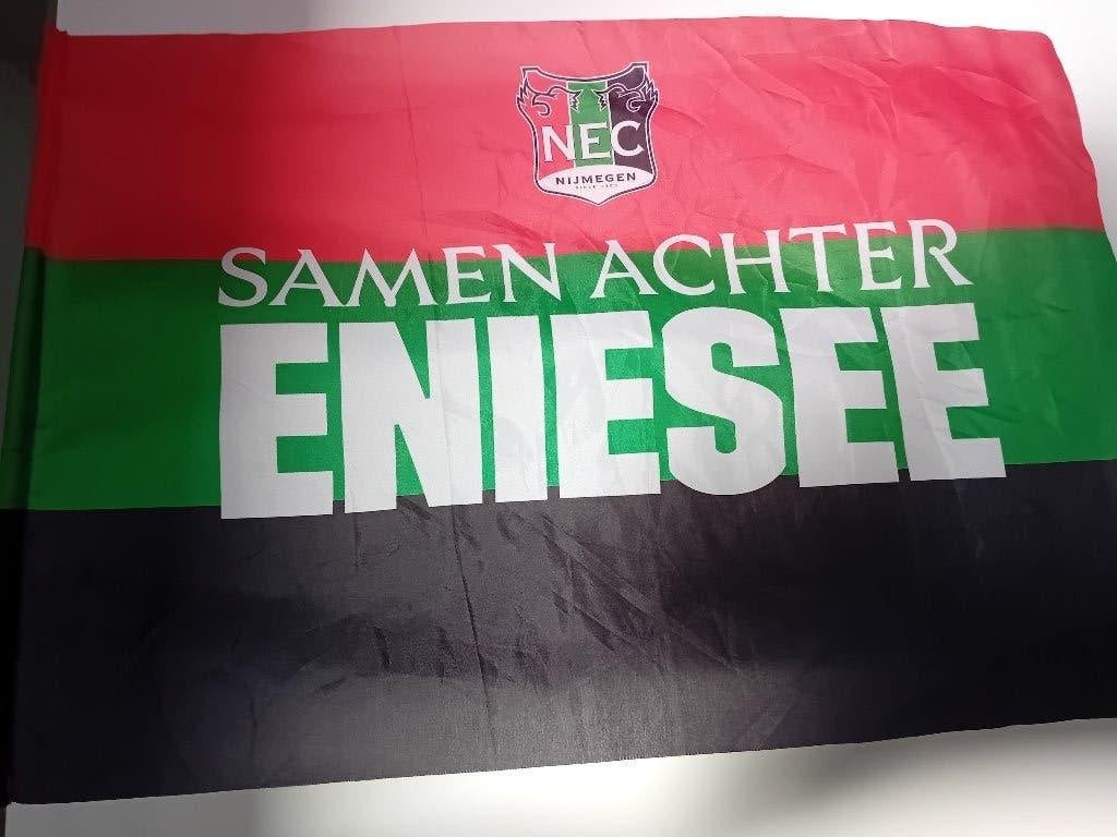 NEC Nijmegen vlag - Samen Achter Eniesee, Ophalen of Verzenden, Zo goed als nieuw, Overige binnenlandse clubs, Vaantje of Sjaal