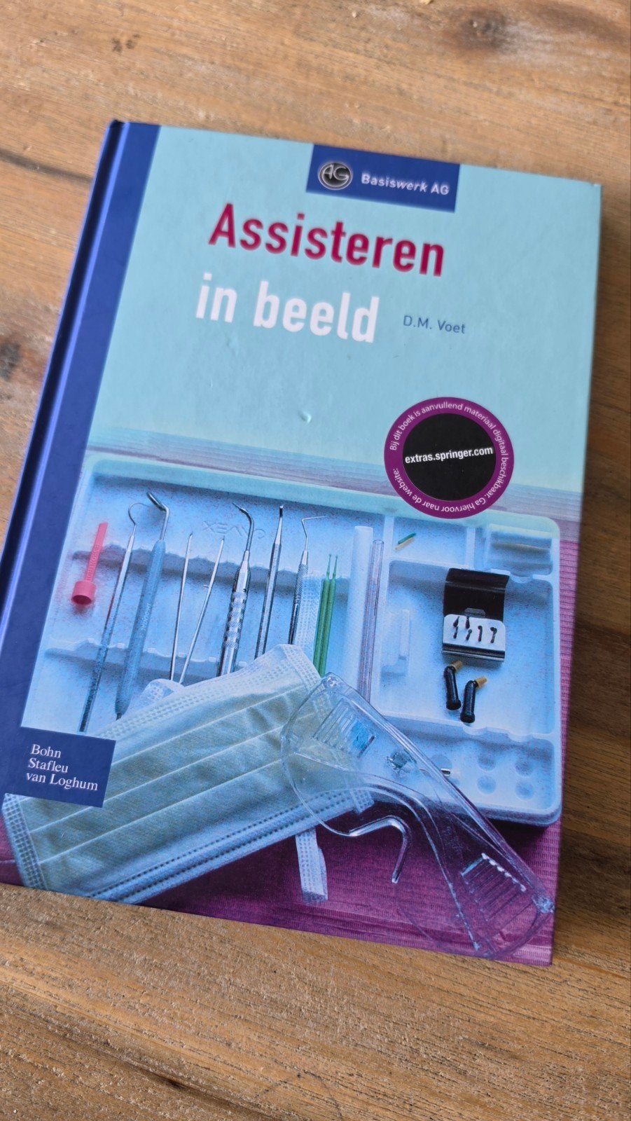 Assisteren in beeld - Basiswerk AG - D.M. Voet, Boeken, D.M. Voet, Ophalen of Verzenden, Zo goed als nieuw, MBO