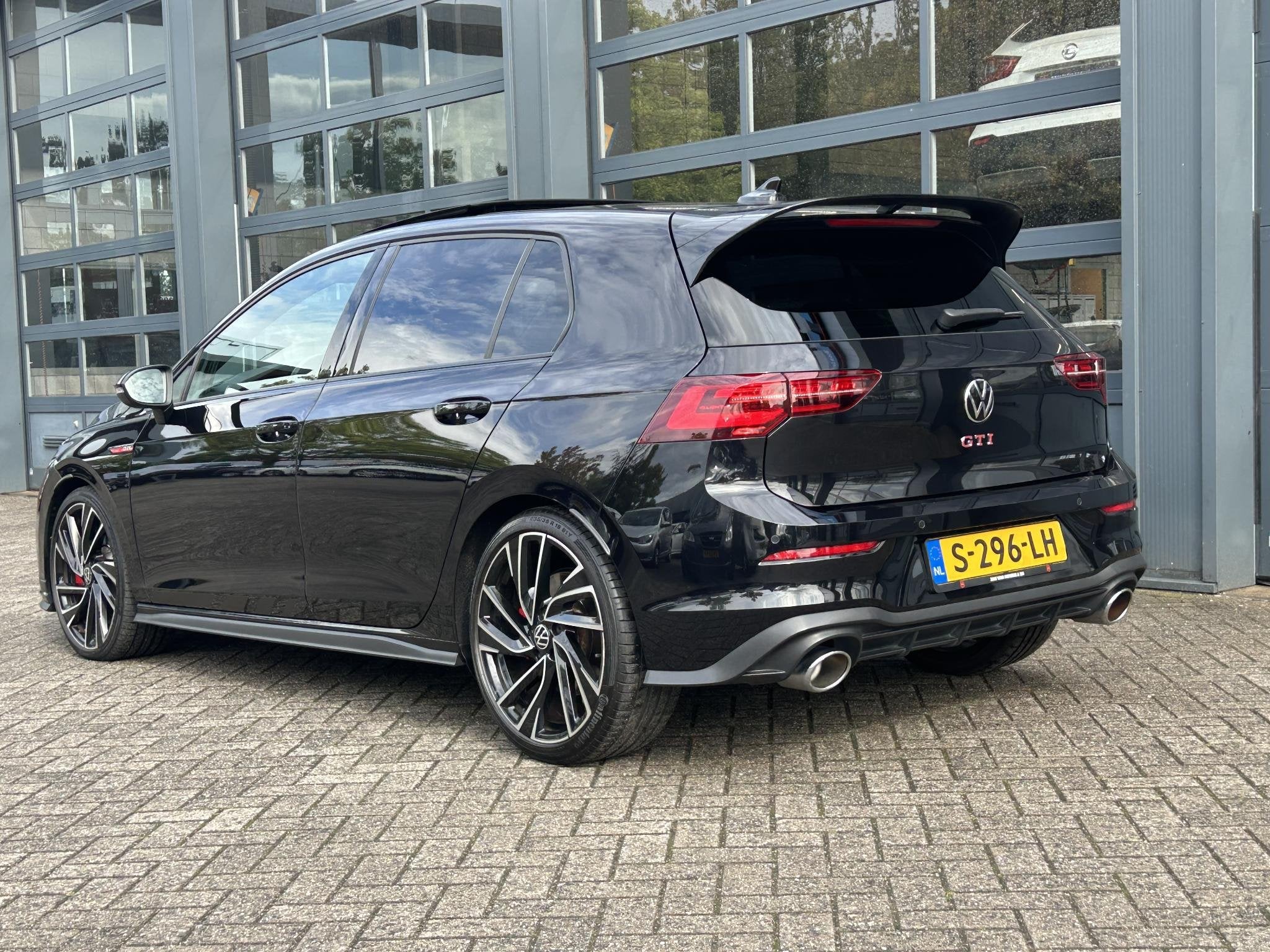 Volkswagen Golf 2.0 TSI GTI Clubsport | Panoramadak | Camera, Auto's, Gebruikt, 4 cilinders, Zwart, Golf