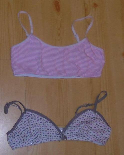 2 ondertopjes maat 146/152. 1 Met glitterhartjes en kantje, Ophalen of Verzenden, Gebruikt, Meisje, Nacht- of Onderkleding