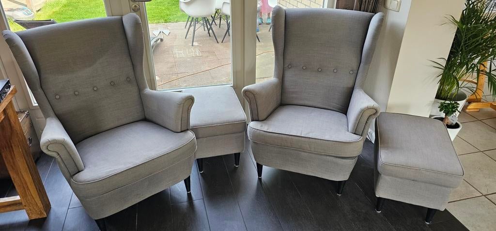 2x Comfortabele grijze fauteuils Ikea strandmon + voetenbank, Huis en Inrichting, Fauteuils, Ophalen, 75 tot 100 cm, Zo goed als nieuw