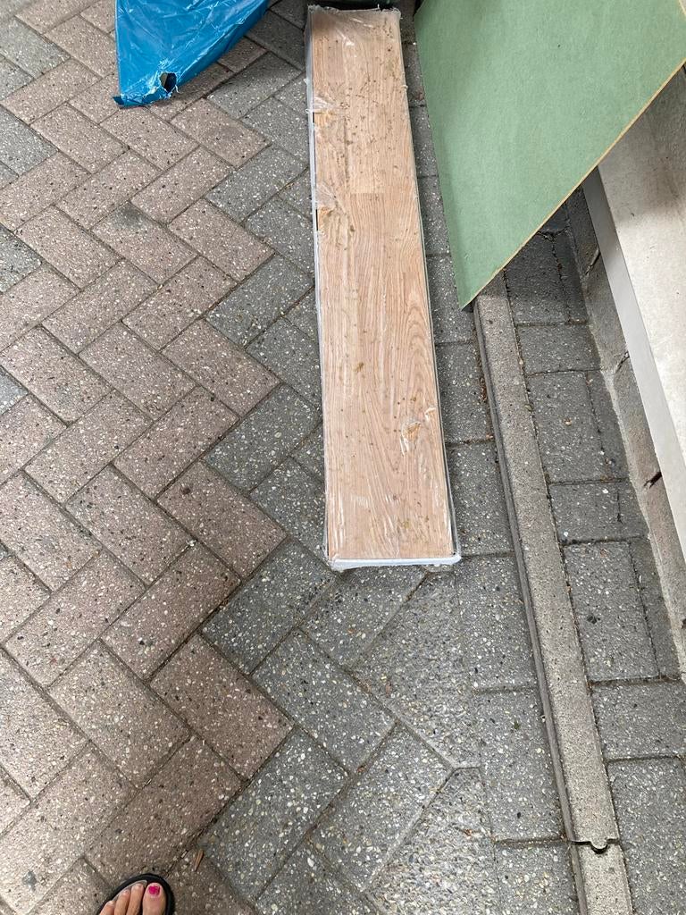 Gratis pak laminaat - Nieuw in verpakking, Doe-het-zelf en Verbouw, Vloerdelen en Plavuizen, Ophalen, Nieuw, Minder dan 5 m², 10 tot 30 cm