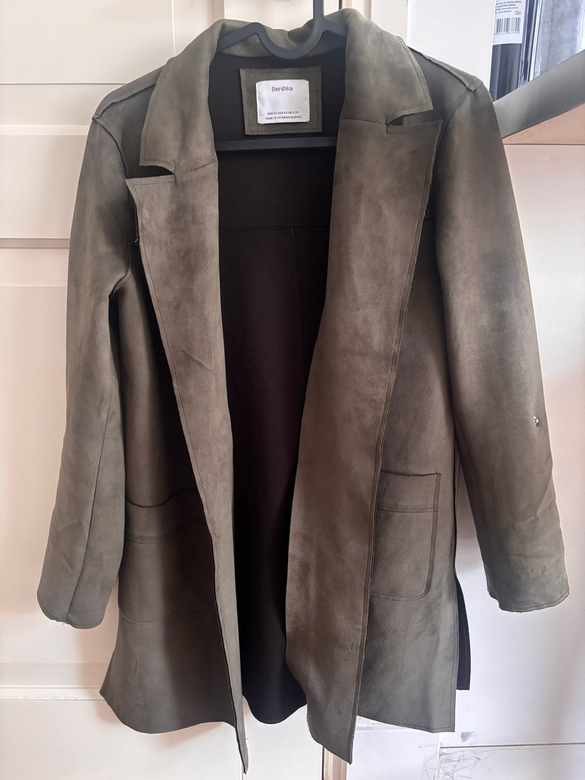 Bershka suède-look jasje maat XS, Ophalen, Zo goed als nieuw, Maat 34 (XS) of kleiner, Groen