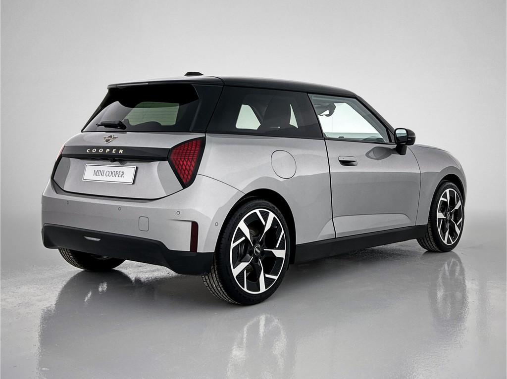 MINI Hatchback Cooper E / Classic / Pakket L / 18 inch Slide, Auto's, Mini, Stof, Zwart, 4 stoelen, Nieuw