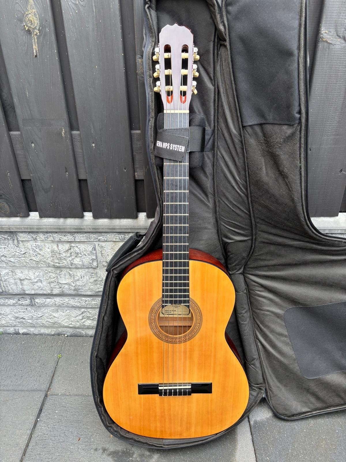 Klassieke gitaar met hoes - Zo goed als nieuw, Muziek en Instrumenten, Snaarinstrumenten | Gitaren | Akoestisch, Ophalen, Nieuw
