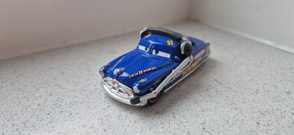 Disney Pixar Cars Pit Crew Member Fabulous Hudson Hornet, Ophalen of Verzenden, Zo goed als nieuw