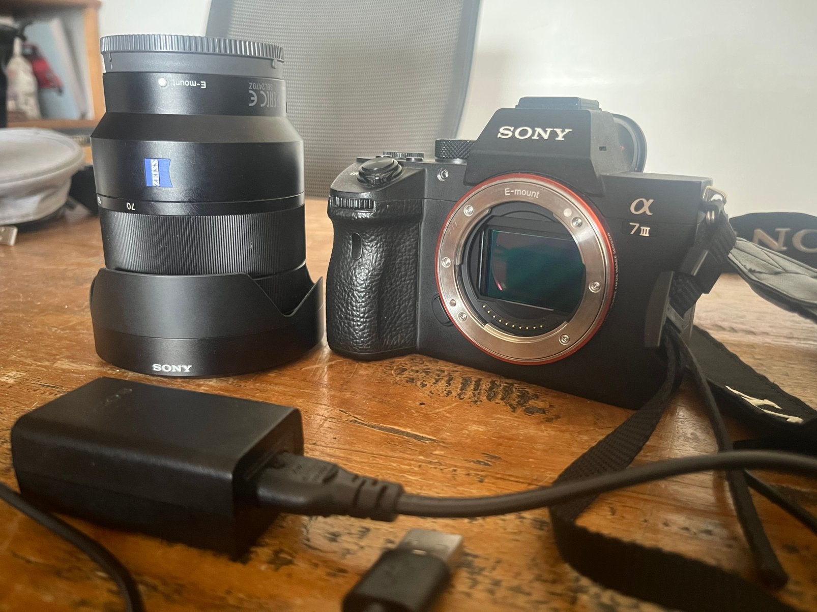 Sony A7 iii inclusief Sony 24-70mm f4 lens, Kantelbaar/draaibaar scherm, Lensdop, Ophalen of Verzenden, Zo goed als nieuw