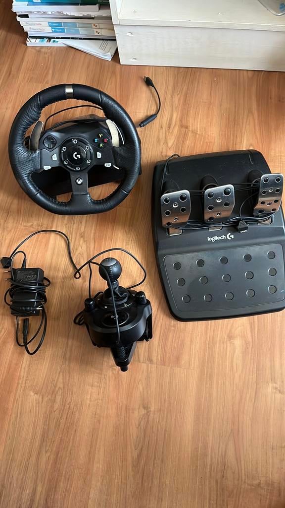 Goede staat. Gaming stuur - logitech G920 + Gearbox, Ophalen, Gebruikt, Controller, Xbox Series S