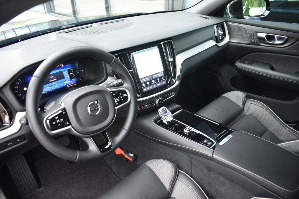 Volvo V60 T8 455Pk AWD Plus Dark | Climate | Trekhaak | 360, Auto's, Automaat, Lichtsensor, Gebruikt, Euro 6