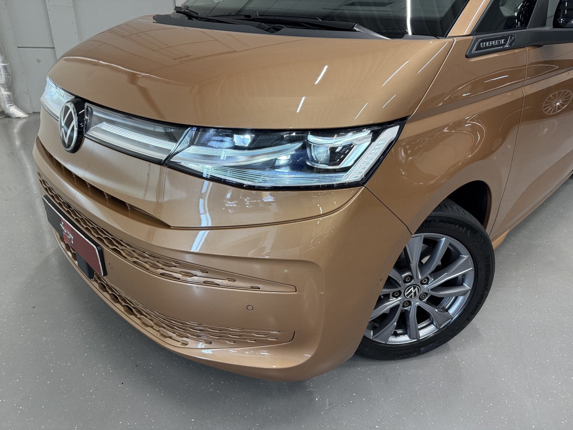 Volkswagen Multivan 1.4 eHybrid Energetic 7p. PANO/LEER/MASS, Adaptive Cruise Control, Gebruikt, Met garantie (alle), 7 stoelen