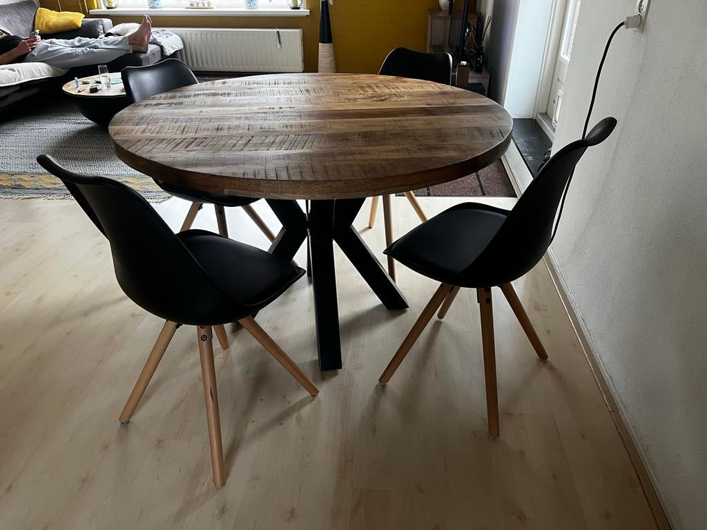 Mangohouten eettafel met zwart stalen poot, Ophalen, 100 tot 150 cm, Rond, Zo goed als nieuw