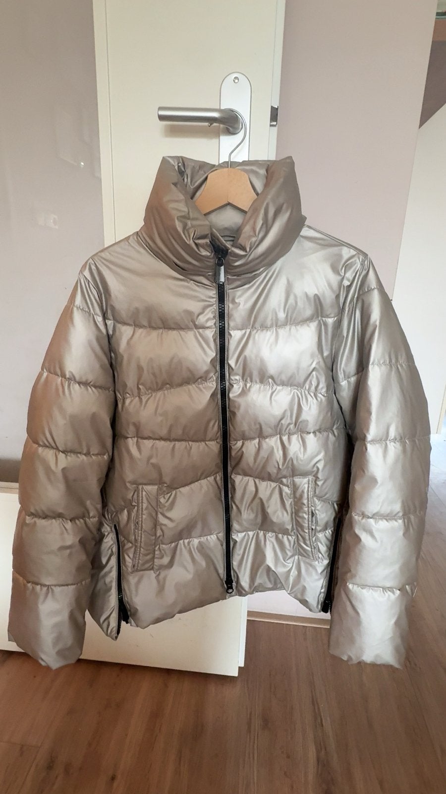 Pinko Puffer Jas - Zo goed als nieuw, Kleding | Dames, Ophalen of Verzenden, Zo goed als nieuw, Maat 38/40 (M), Beige