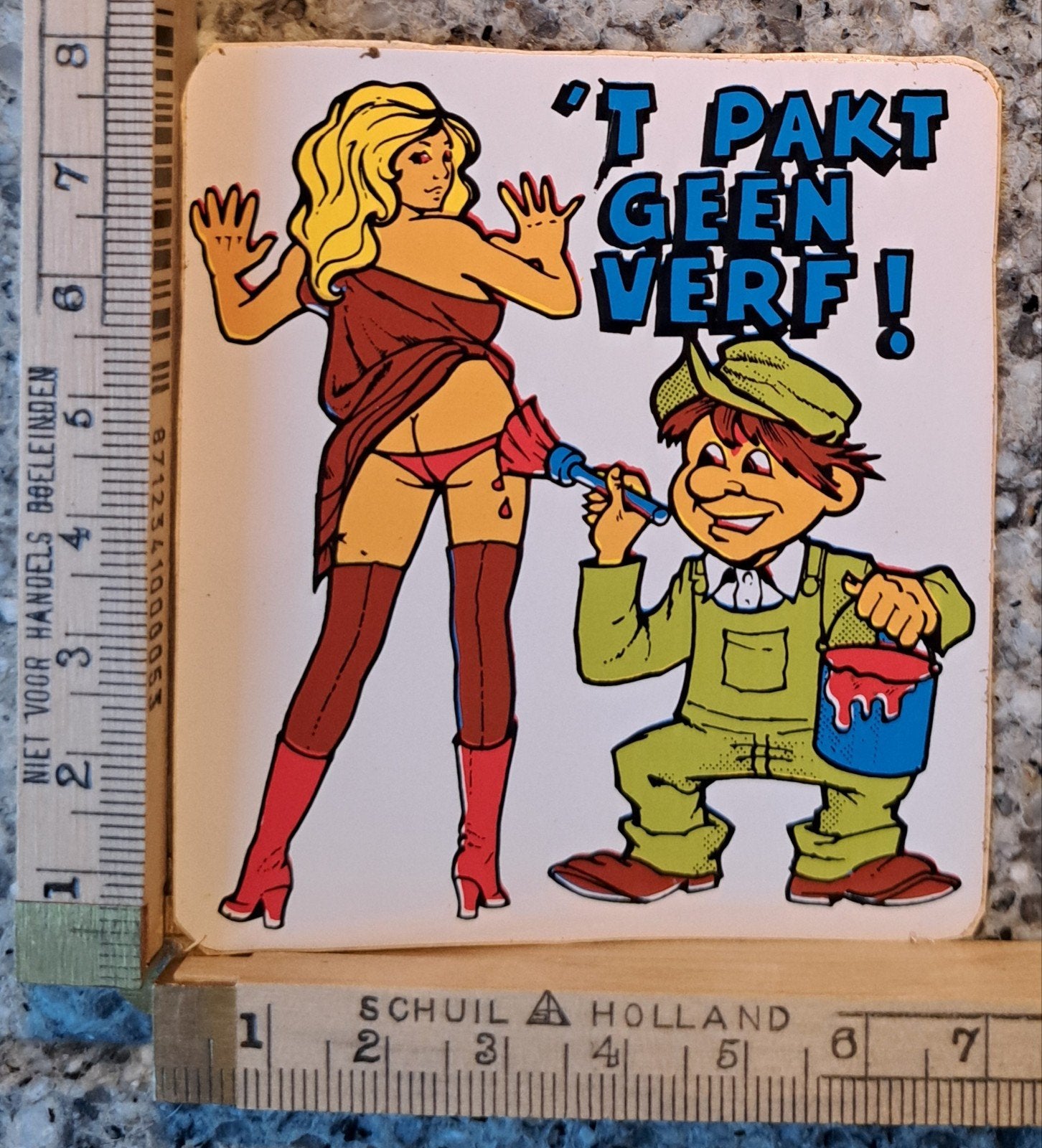Vintage erotische strip sticker 'T pakt geen verf sexy dame, Ophalen of Verzenden, Zo goed als nieuw, Strip of Tekenfilm