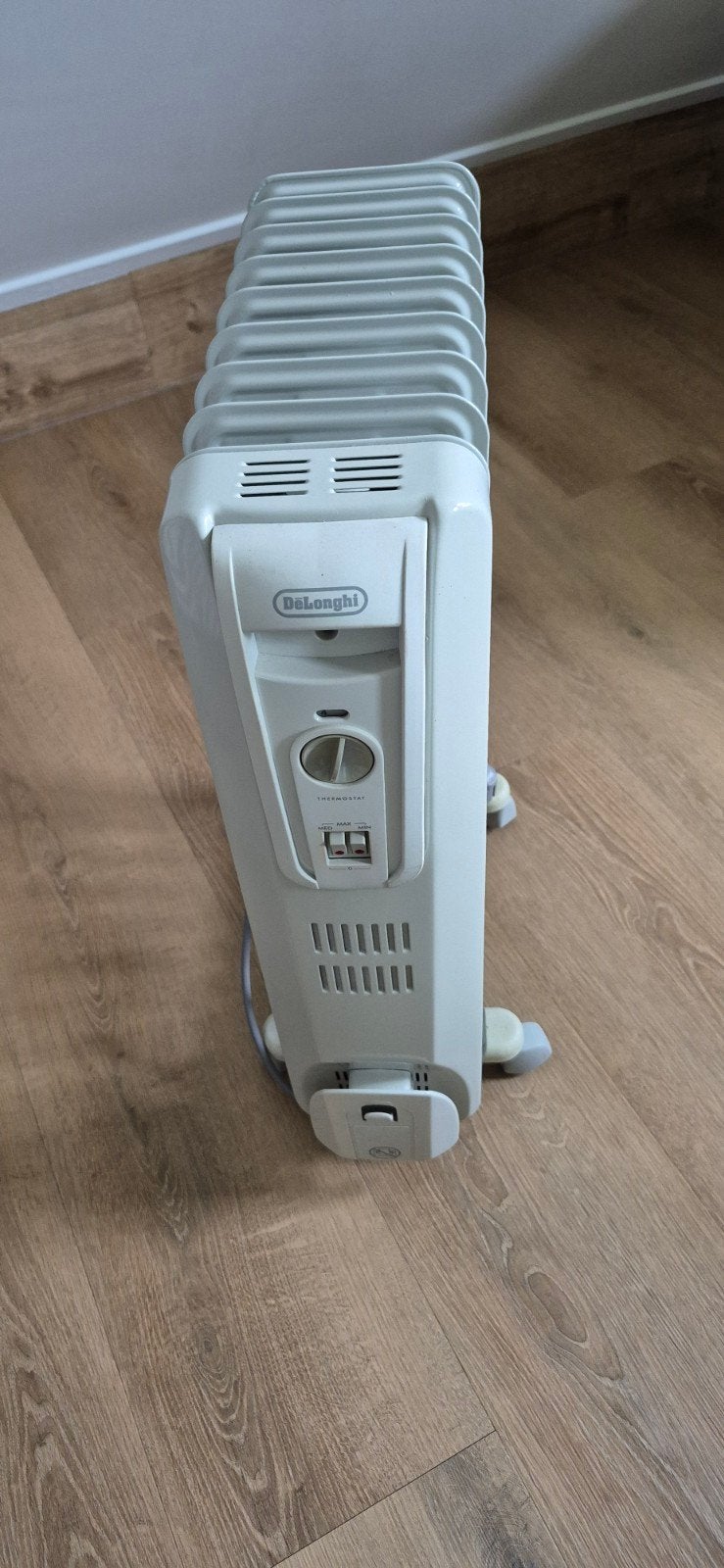 DeLonghi elektrische bijverwarming op wieltjes, Doe-het-zelf en Verbouw, Ophalen, 30 tot 80 cm, Gebruikt, Radiator