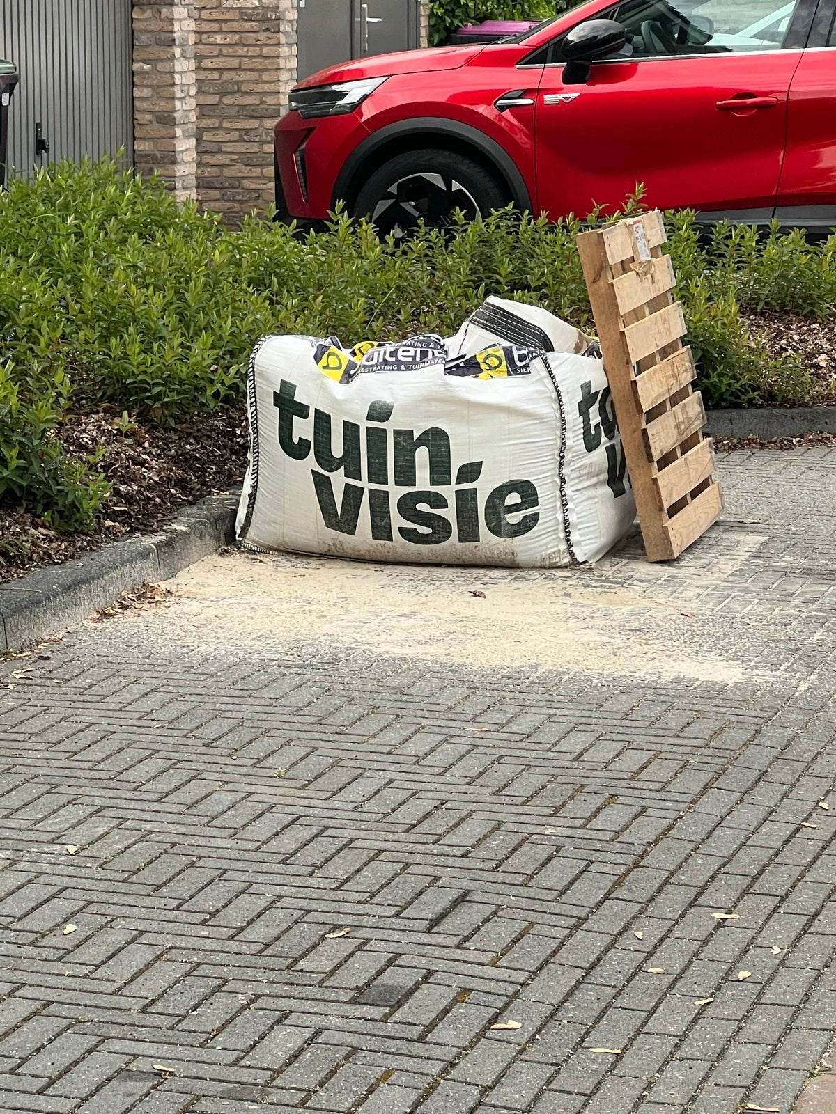 Gratis zand, pallet en opsluitbandjes - snel ophalen!, Ophalen, Overige typen, Nieuw, Minder dan 5 m²
