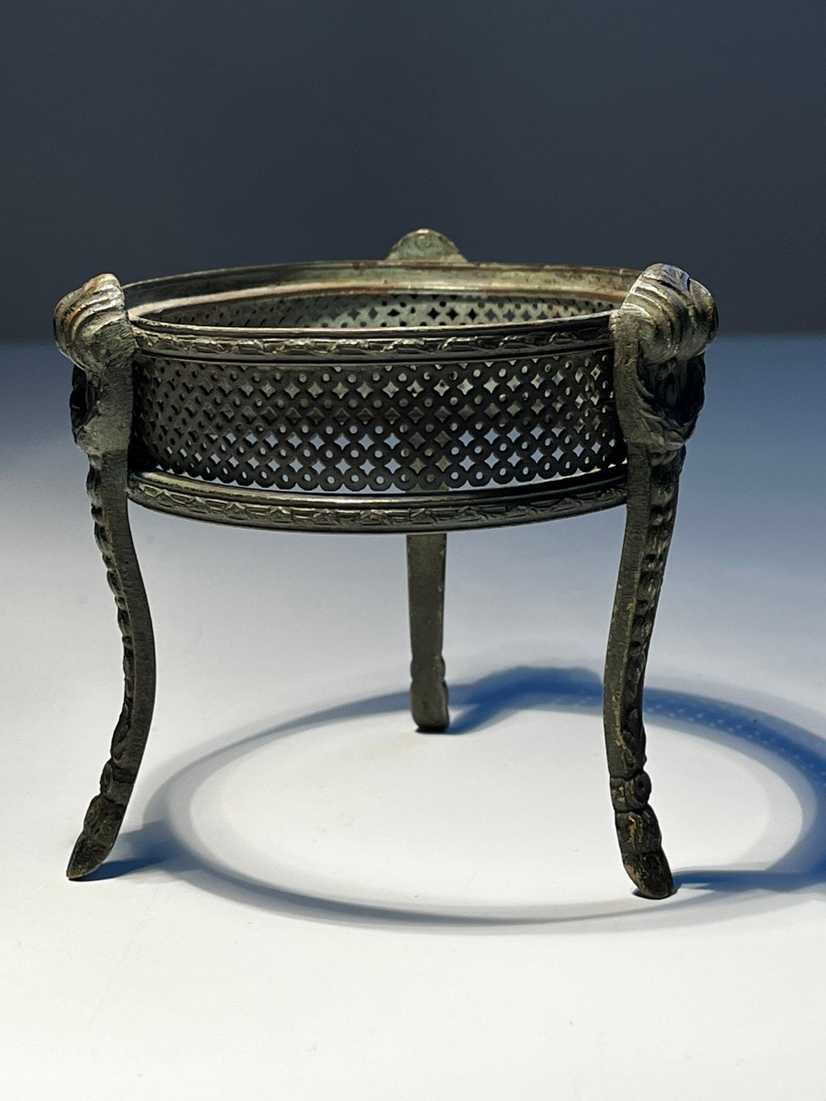 Antiek Bronzen Tripod Standaard Karafhouder Empire Stijl 19e, Ophalen of Verzenden