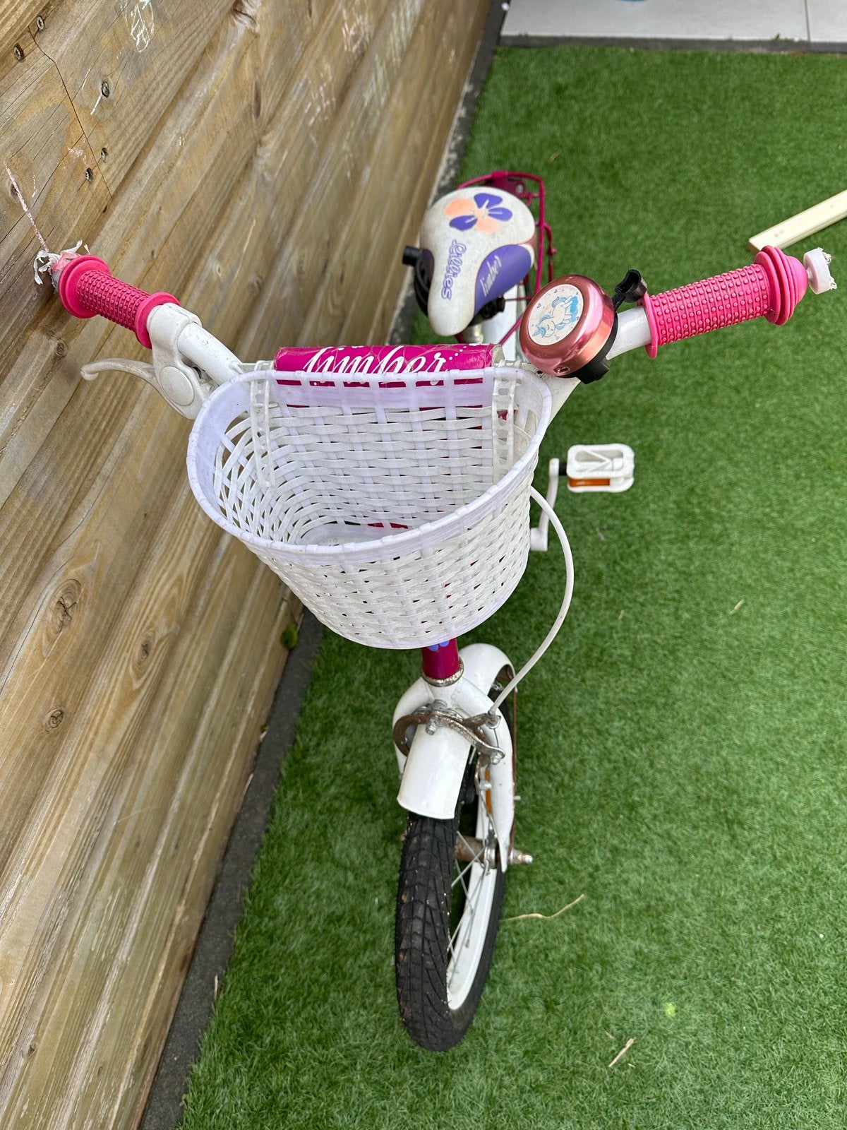Leuke roze kinderfiets met mandje - Limber, Ophalen, Gebruikt, Terugtraprem, 16 tot 20 inch