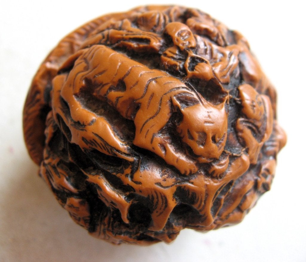 Antieke Chinese Hediao Walnoot, Luohans met Tijger en Draak, Houtsnijwerk, Handgemaakt, Minder dan 20 cm, Ophalen of Verzenden