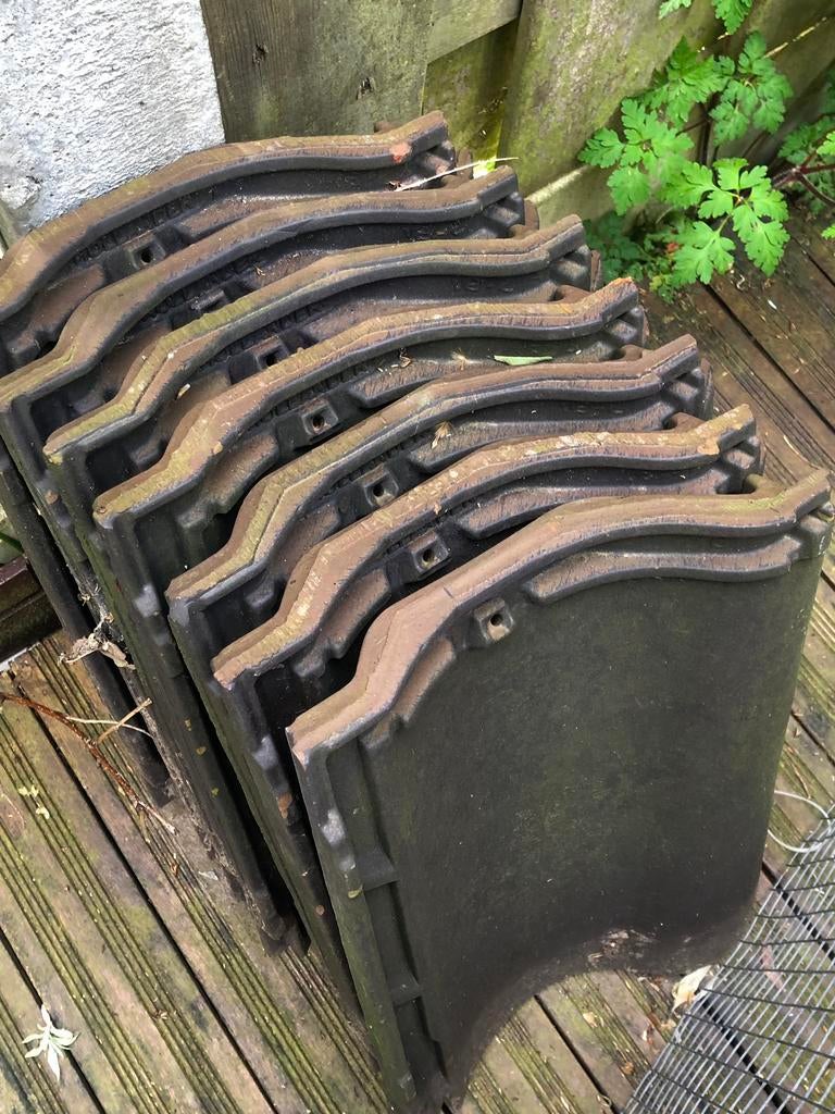 Gratis: 14 dakpannen Hollander donker bruin, Doe-het-zelf en Verbouw, Dakpannen en Dakbedekking, Ophalen, Steen of Klei, Zo goed als nieuw