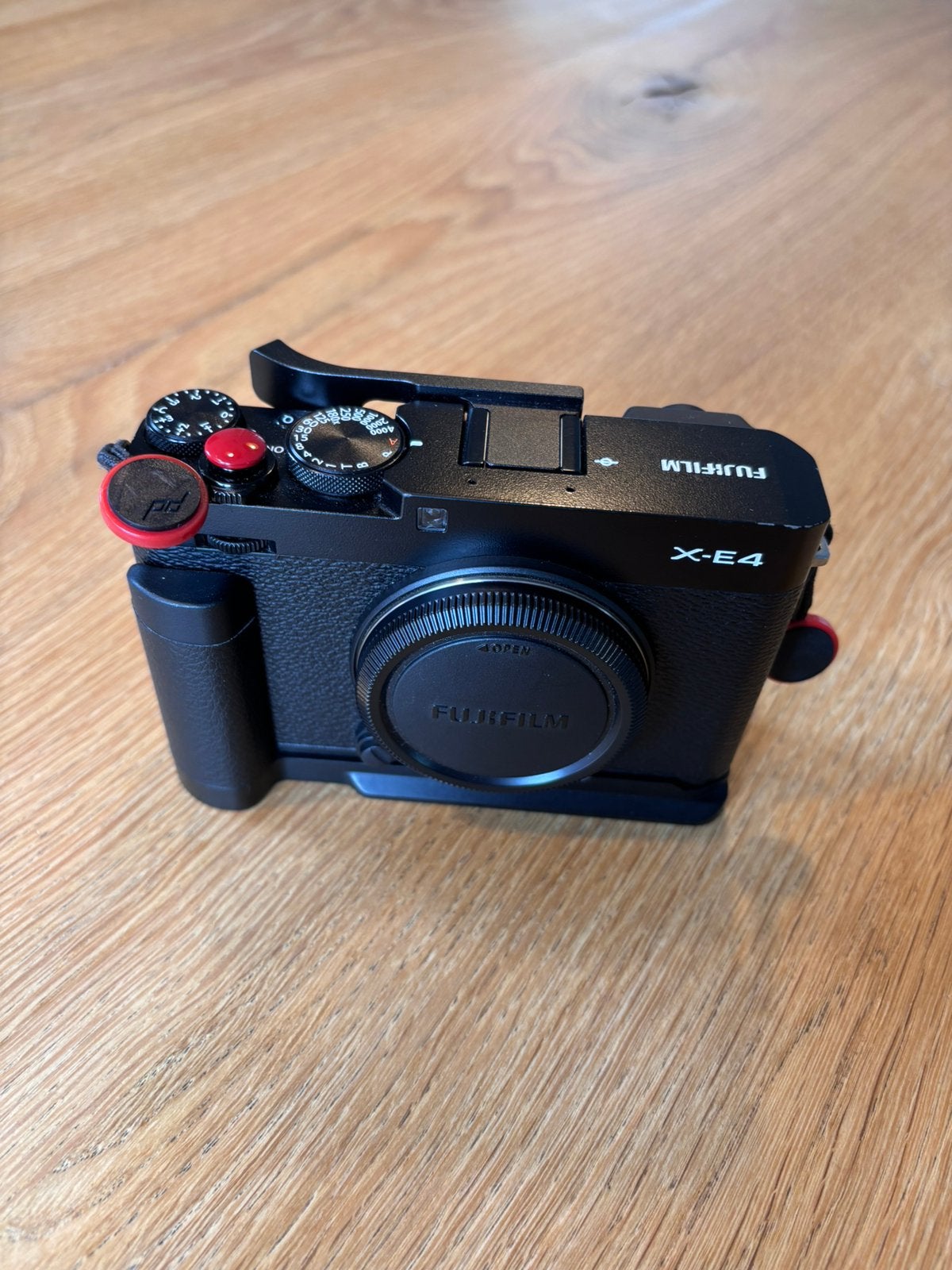 Fuji X-E4 body (Black) met grip set, Ophalen of Verzenden, Zo goed als nieuw, Geen optische zoom