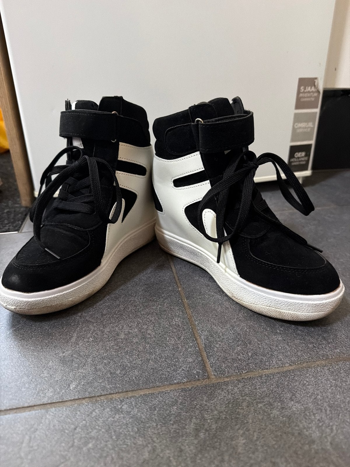 Sneakers met sleehak - Maat 37, Kleding | Dames, Verzenden, Zo goed als nieuw, Zwart, Sneakers of Gympen